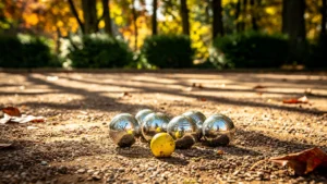 Boules de pétanque compétition sur terrain en extérieur, ambiance naturelle et lumière dorée